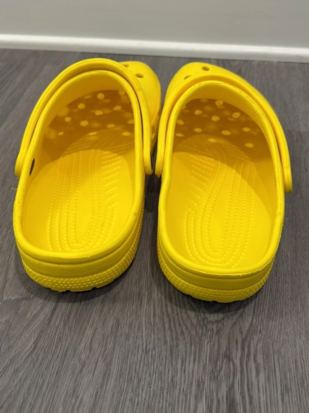 CROCS Classic Clog in Bright Yellow men’s size 13